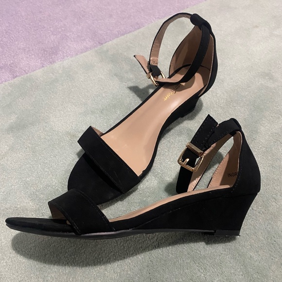 Heels - Picture 2 of 6